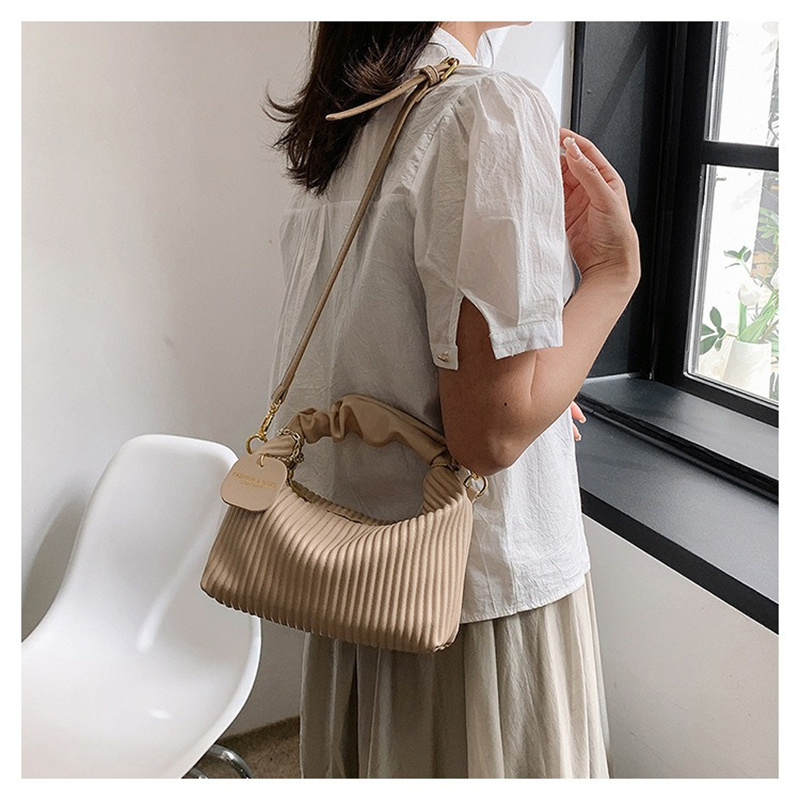 Women Shoulder Bag PU Leather Pleated Cloud Handbag Fashion Casual Simple Elegant Temperament Crossbody Bags Girls Tote Purse