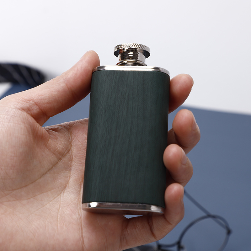8oz Luxury Stainless Steel Alcohol Hip Flasks Set Whiskey Bottle Leather Flagon Wine Gift Flask Set Mini Flask For Man