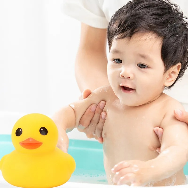 1PCS Cute Duck Baby Bath Toys Squeeze Animal Rubber Toy BB Duck Bathing Water Toy Race Squeaky Rubber Yellow Duck Toy Gift