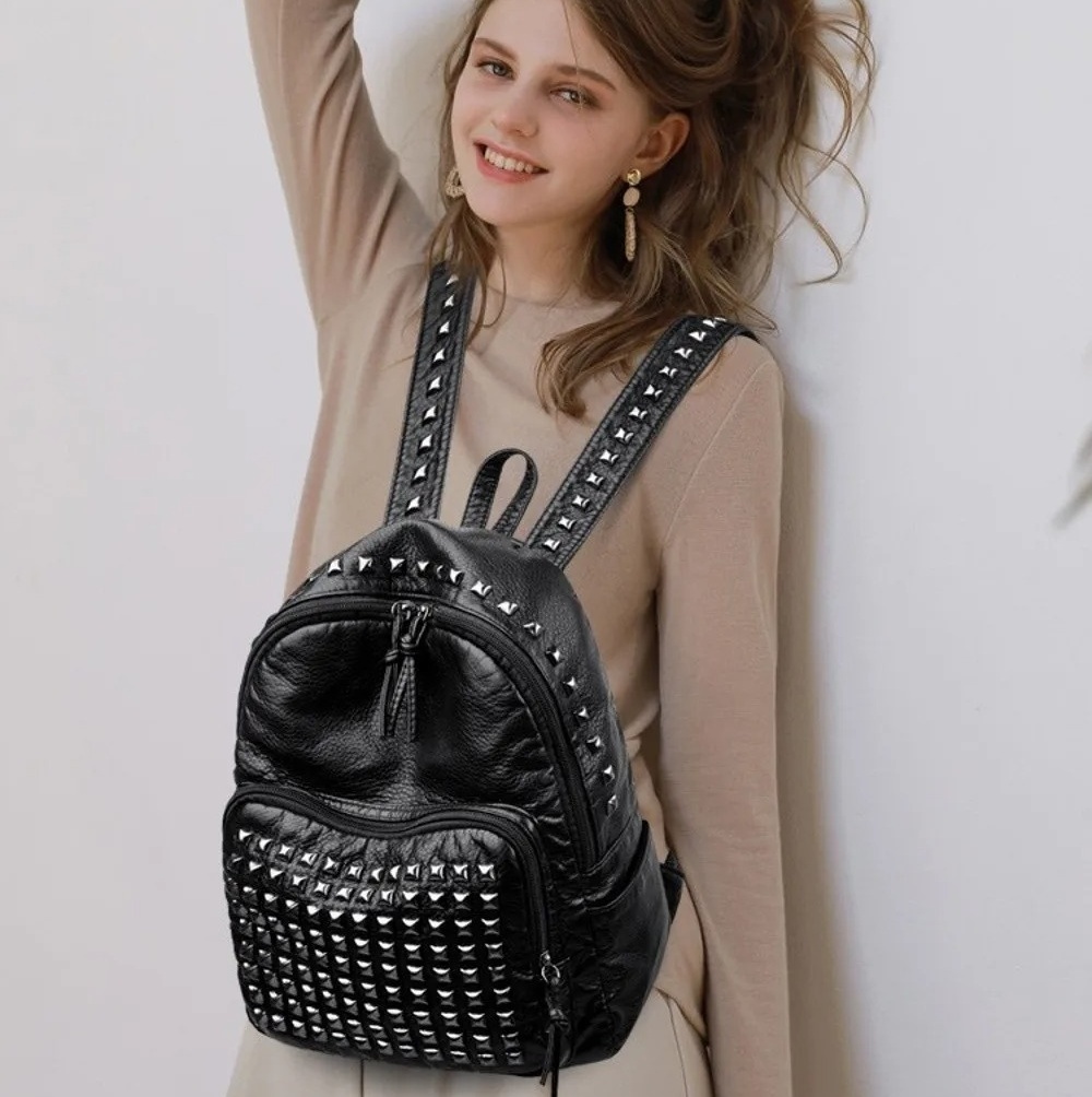 Luxury Design Cool Rivets Backpacks Large Capacity Soft Leather Zipper Backpack Shoulder Bag Wear Resistant Punk Style Rucksack