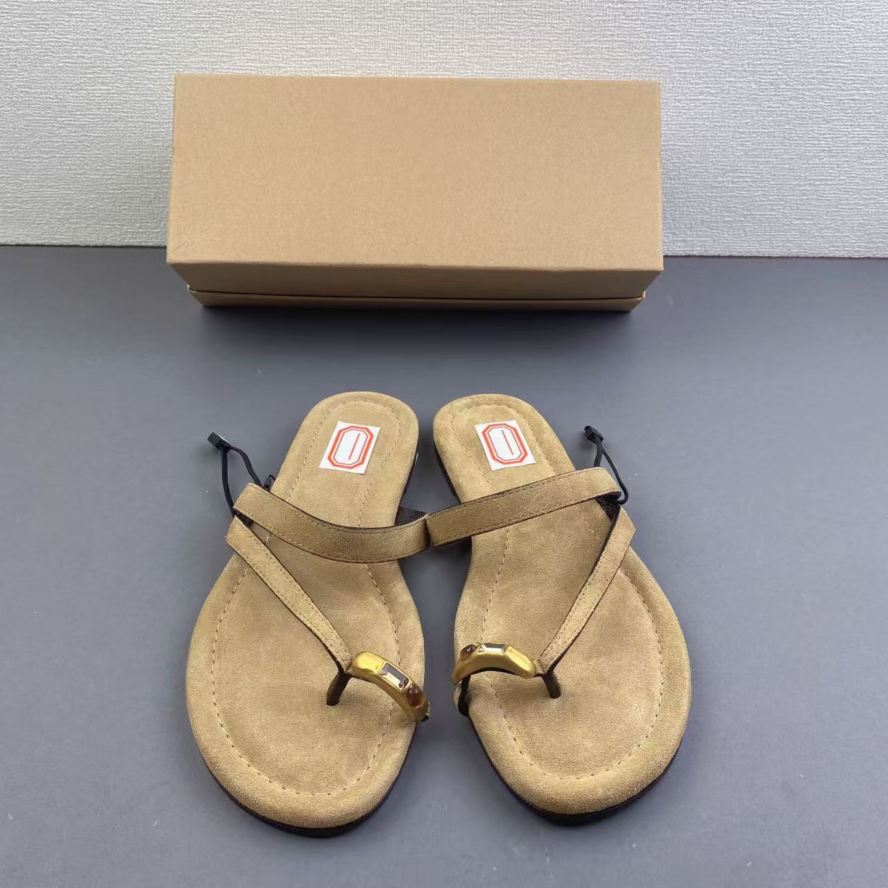 Free delivery of high-quality 2026 new summer women's shoes hot selling flat slippers with one toe and clip on design