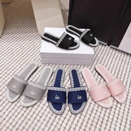 Free delivery of high-quality 2026 new summer women's shoes, hot selling with a single drag letter embroidered sandal