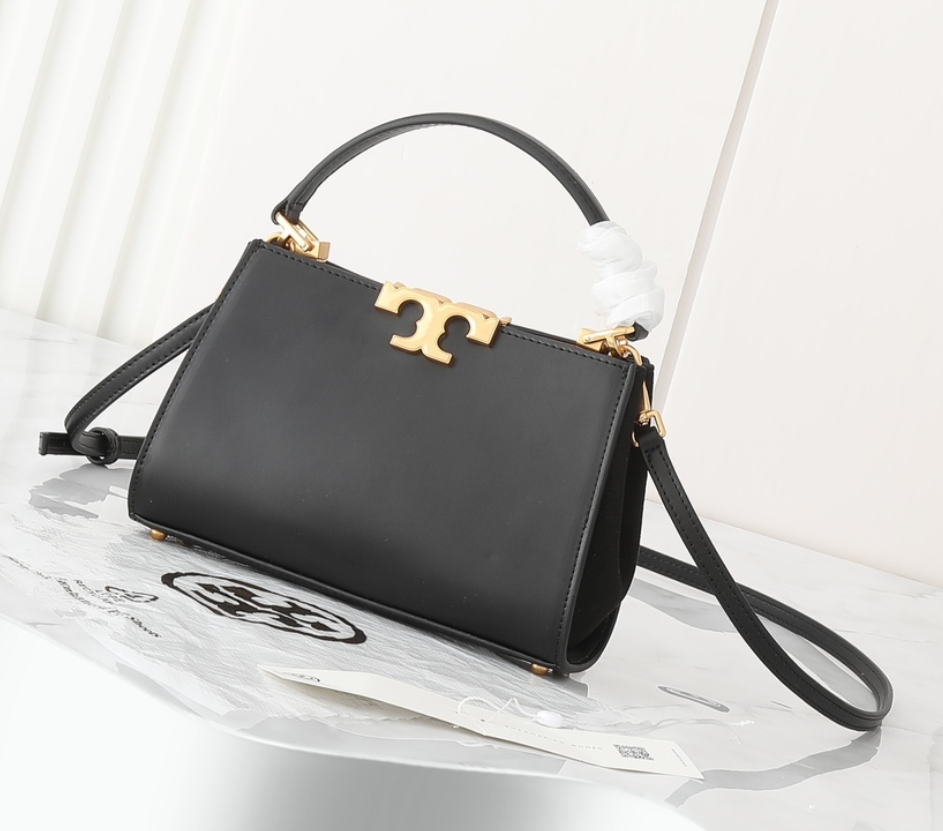 Tory Burch's new Eleanor handbag, one shoulder crossbody fashion trend