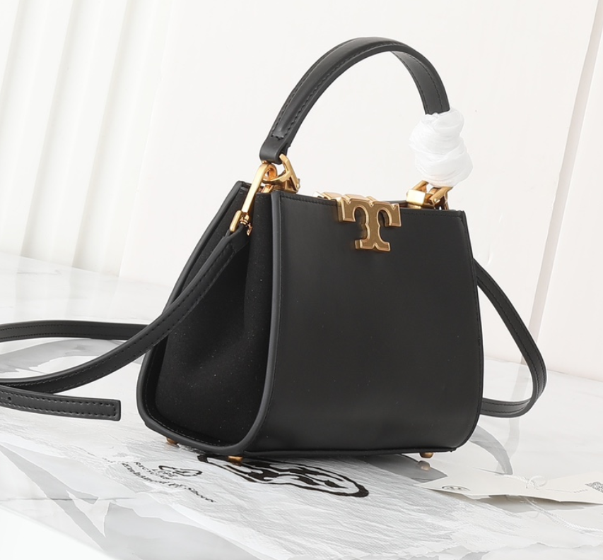 Tory Burch's new Eleanor handbag, one shoulder crossbody fashion trend