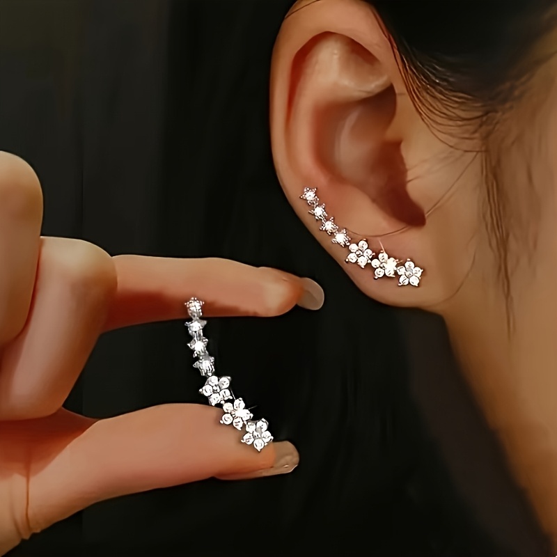 1 Pair Easy Korean Style Rhinestone Starry Sky Premium Design Light Luxury Long Versatile Women'S Stud Earrings