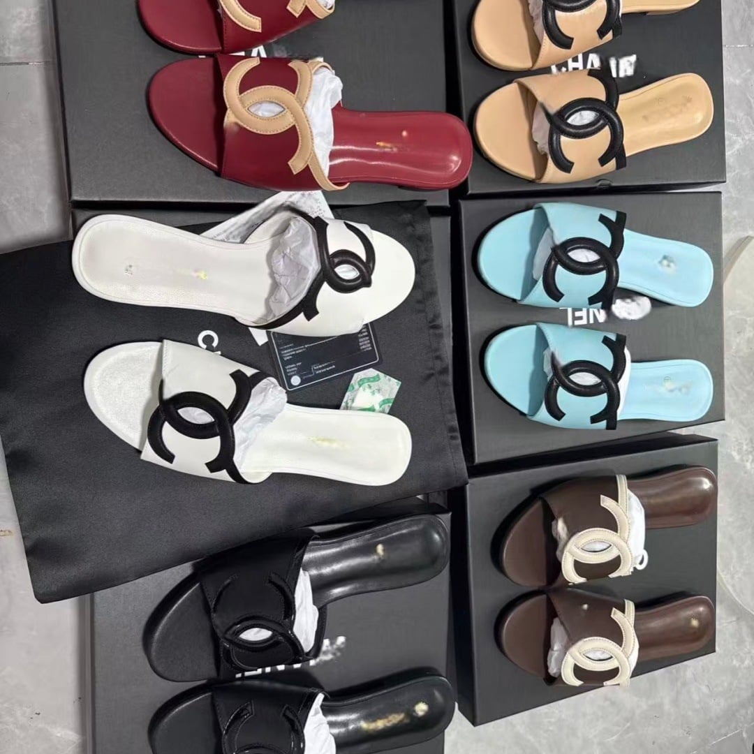 Free delivery of high-quality 2026 new summer women's shoes, hot selling genuine leather flat bottomed one line cool slippers